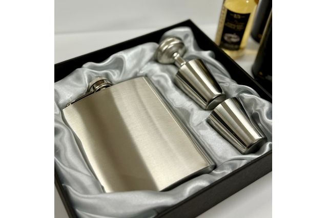 The Highland Reserve Hip Flask Whisky Set