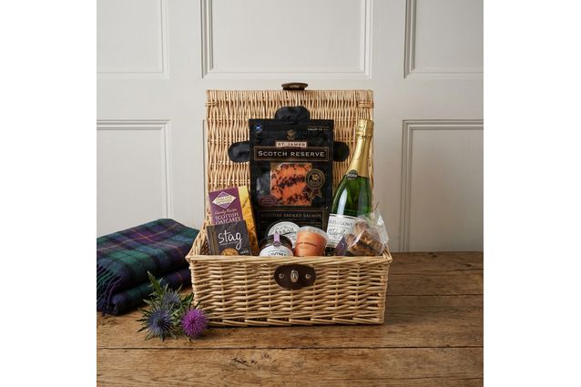 Sumptuous Summer Sun Sparkling Elderflower Hamper